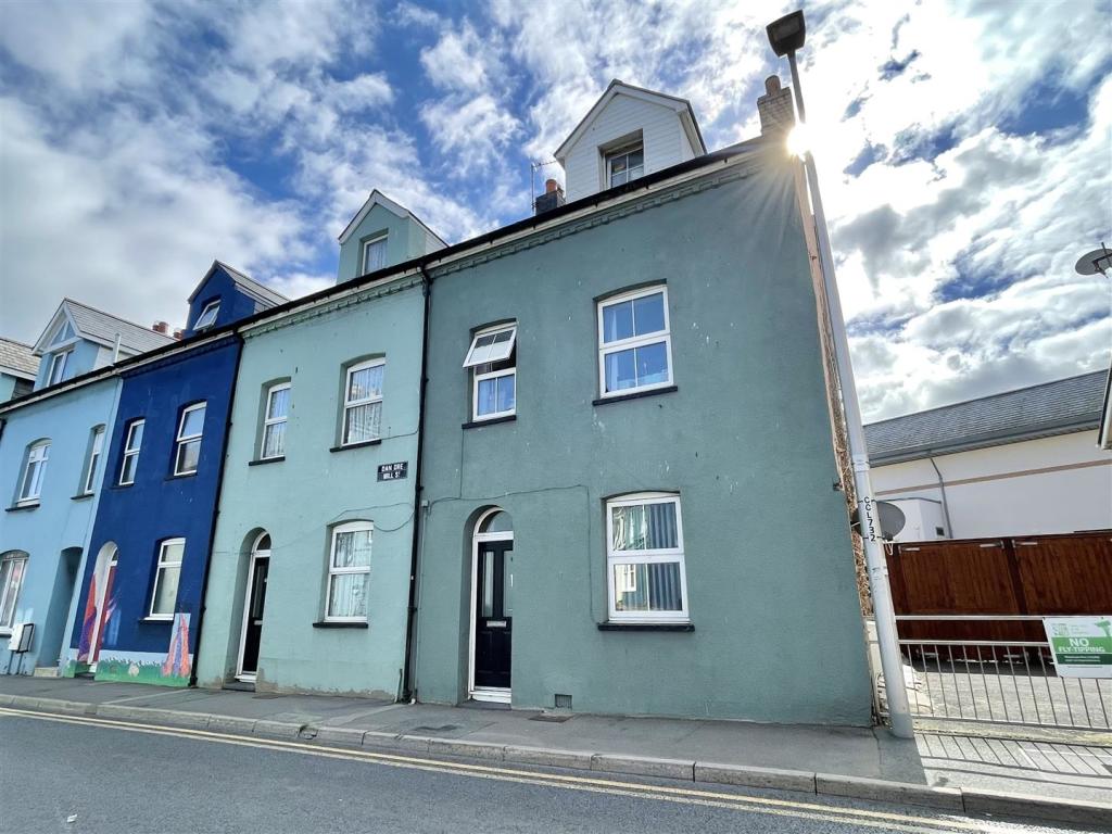4 bedroom terraced house for sale in Mill Street, Aberystwyth, SY23
