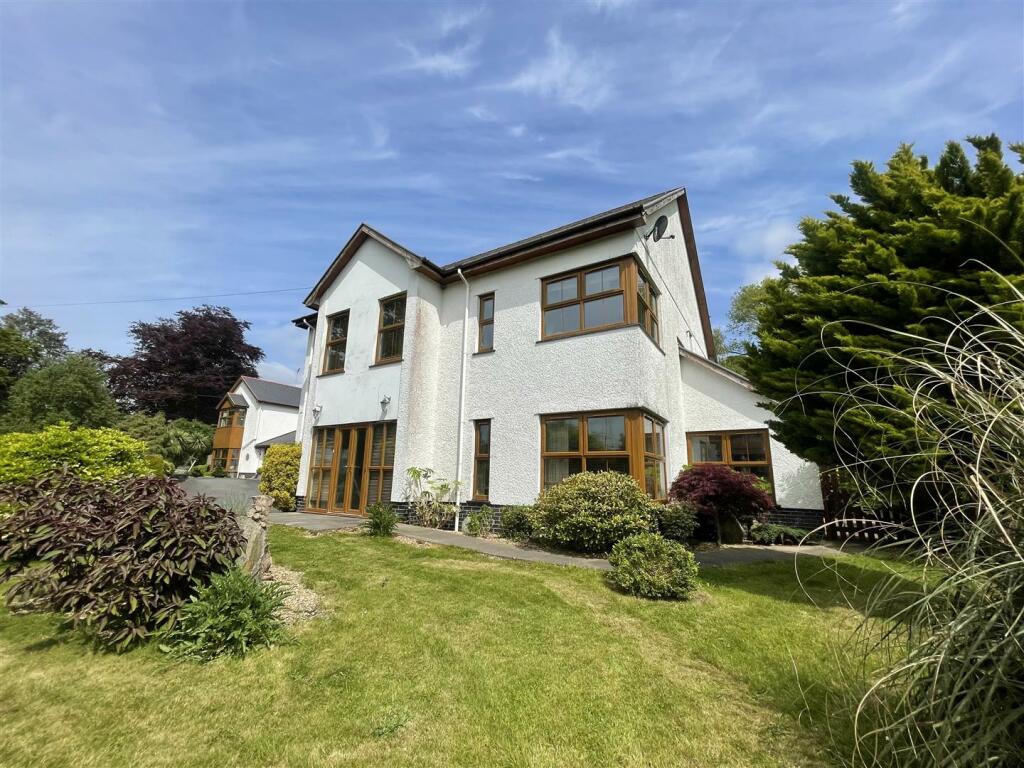4 bedroom detached house for sale in Tre'r Ddol, Machynlleth, SY20