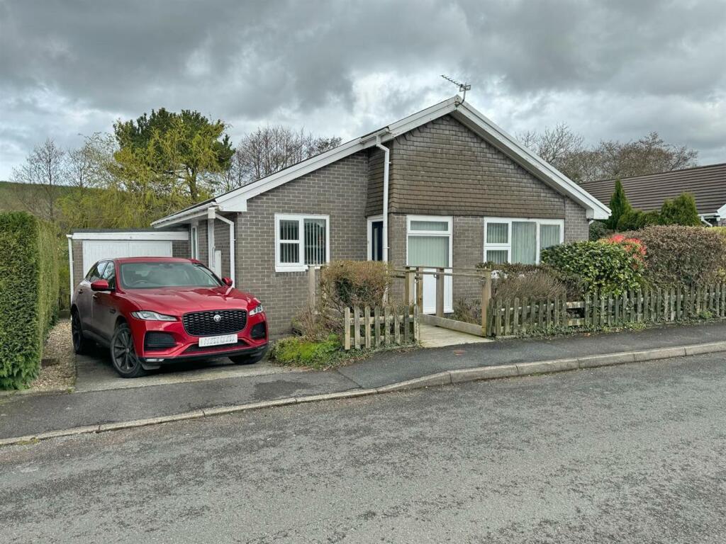 3 bedroom bungalow for sale in Glanceulan, Penrhyncoch, Aberystwyth, SY23