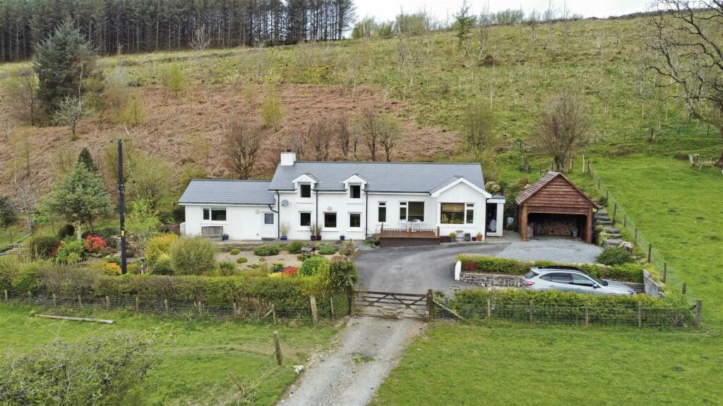 3 bedroom detached house for sale in Llanafan, SY23