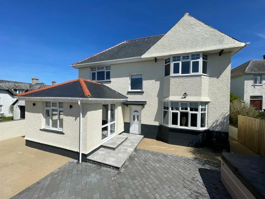 4 bedroom detached house for sale in Borth, SY24