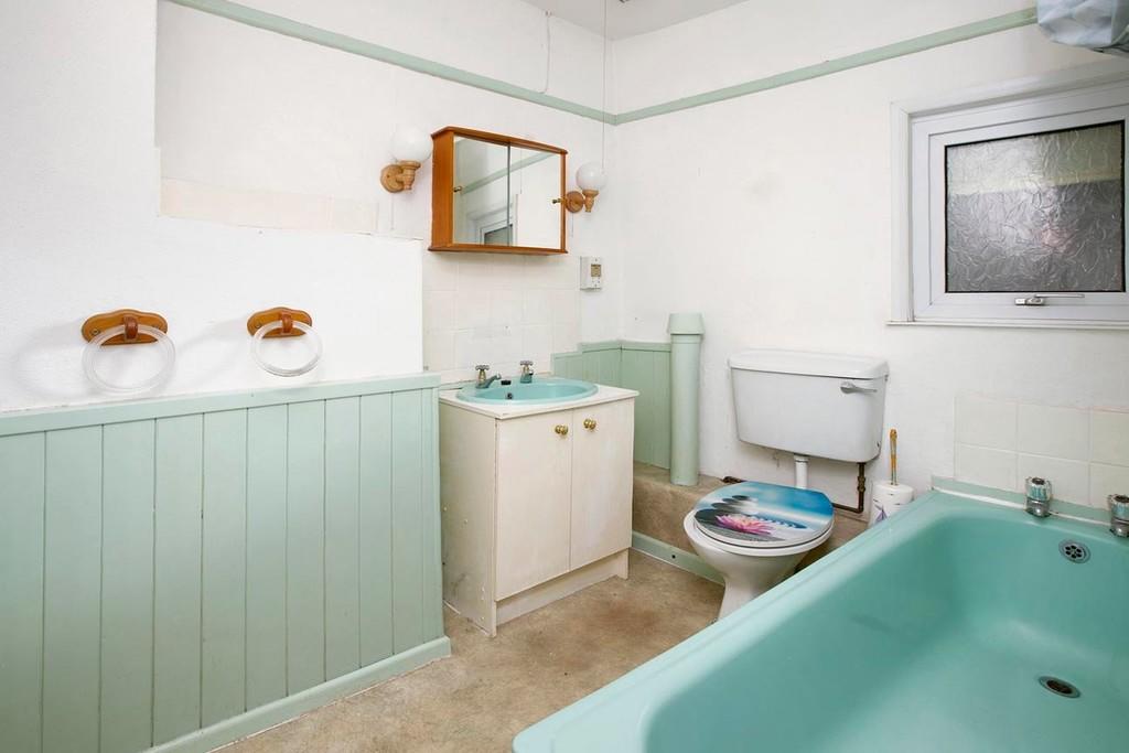 3 bedroom terraced house for sale in Coombe Vale Road, Teignmouth, TQ14