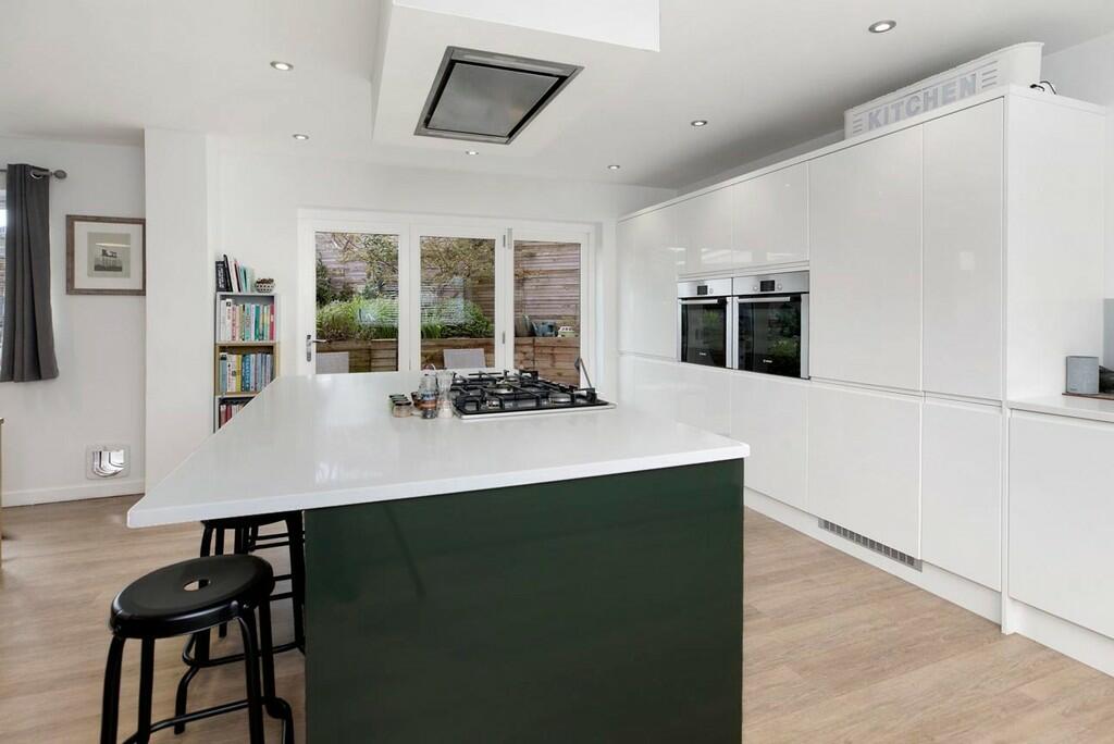 4 bedroom detached house for sale in Higher Road, Teignmouth, TQ14