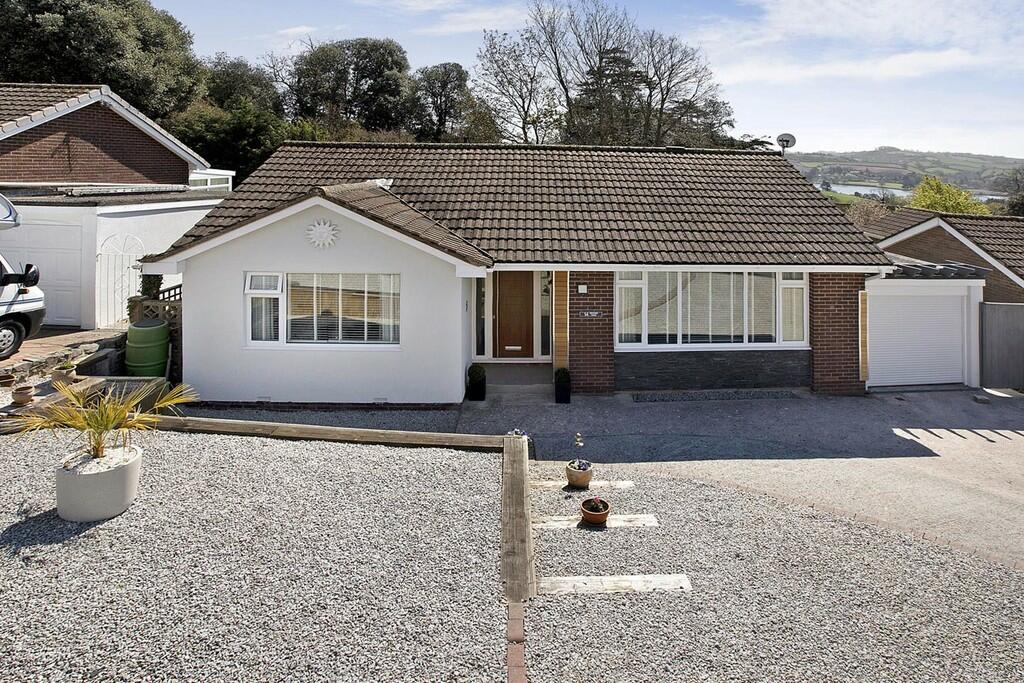 2 bedroom detached bungalow for sale in Grange Park, TQ14