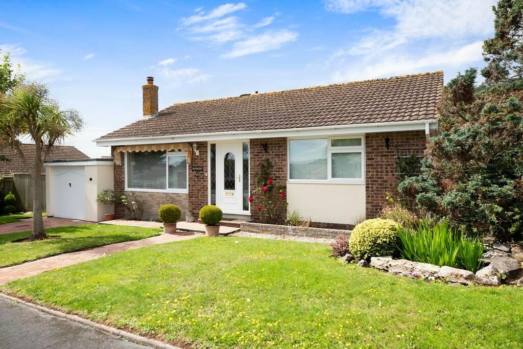 2 bedroom detached bungalow for sale in Grange Park, TQ14