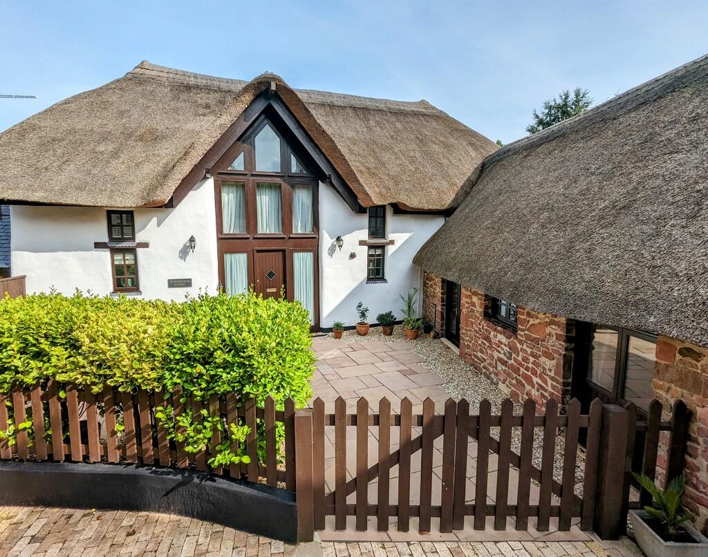 3 bedroom barn conversion for sale in Ash Hill, TQ14