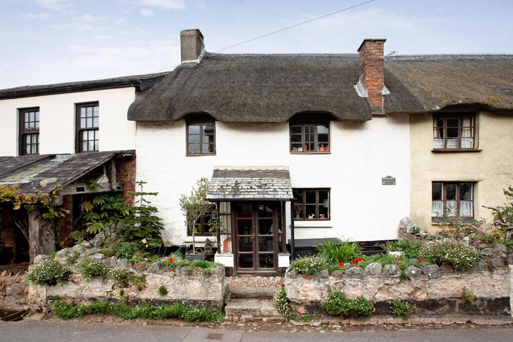 Main image of property: Deane Road, Stokeinteignhead, TQ12