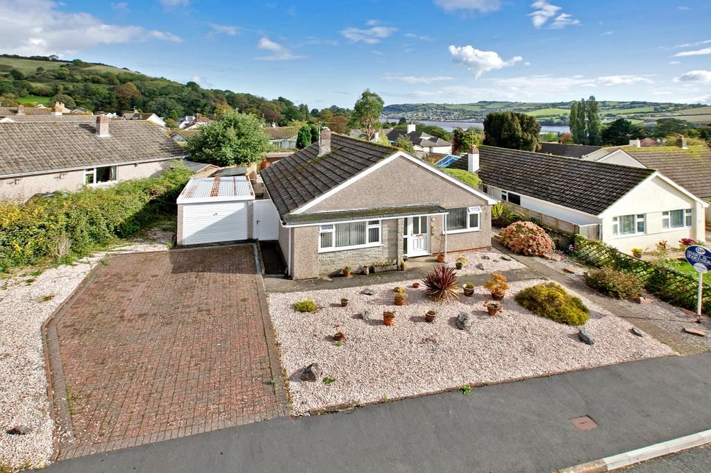 4 bedroom detached bungalow for sale in Avenue,