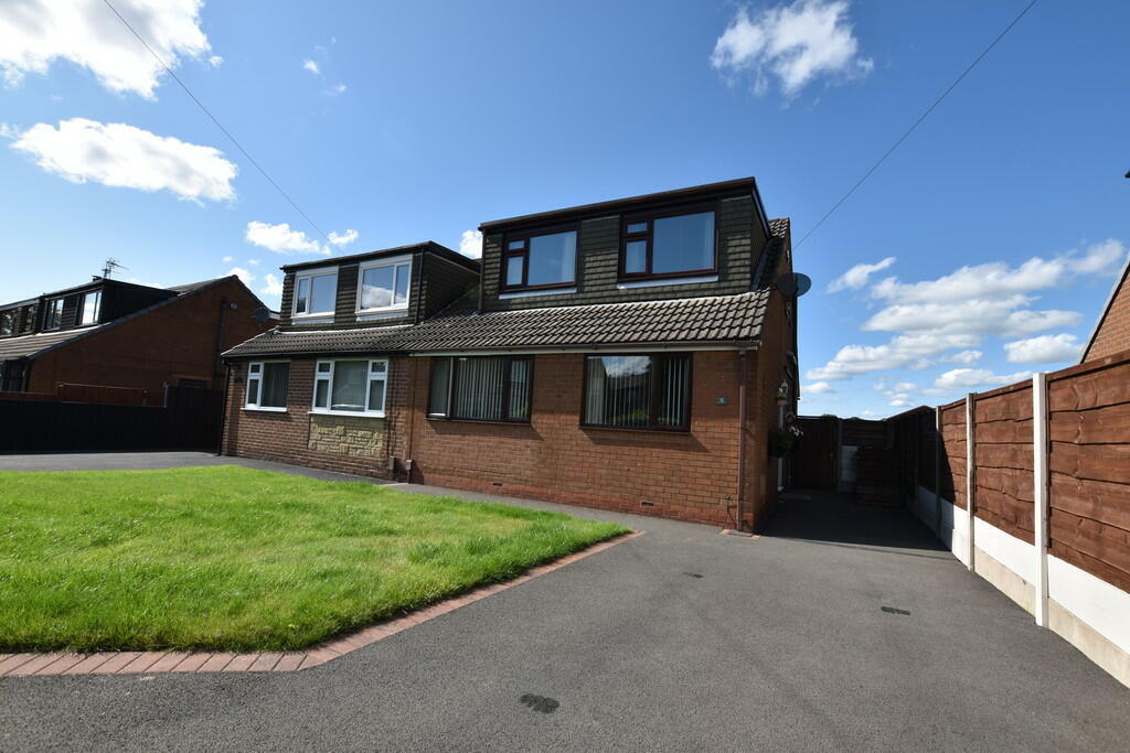 4 bedroom semidetached bungalow for sale in Ennerdale Close, Little