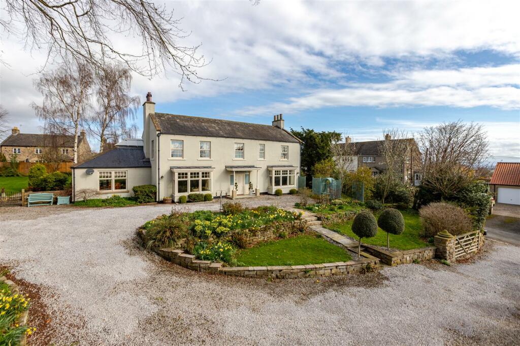5 bedroom detached house for sale in Finghall, Leyburn, DL8