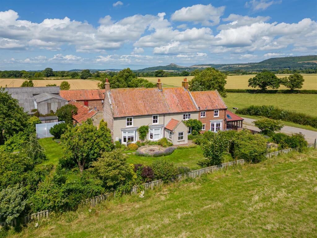 5 bedroom house for sale in Little Broughton, TS9