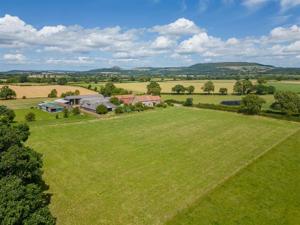 5 bedroom house for sale in Little Broughton, TS9