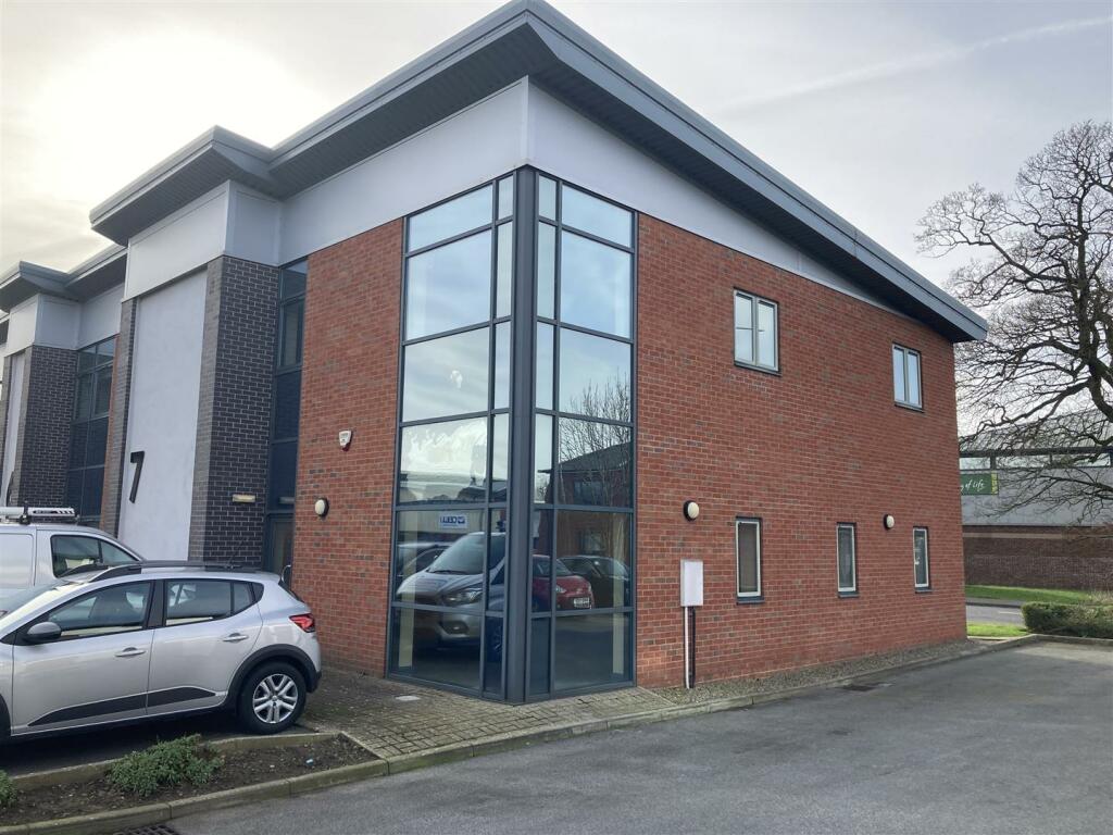 Commercial property for rent in York Road, Thirsk, YO7