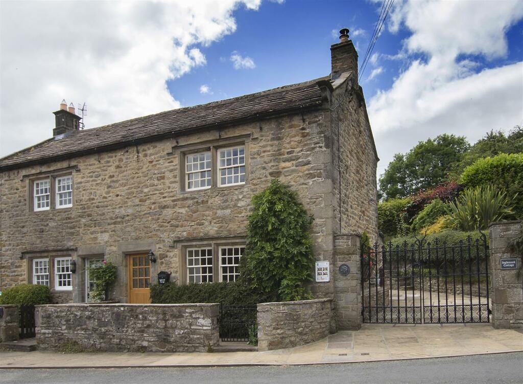2 bedroom character property for sale in West Burton, Leyburn, DL8