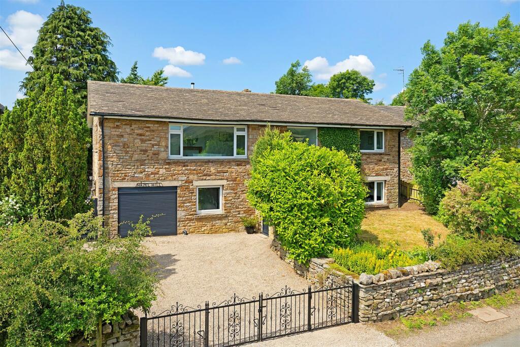 4 bedroom detached house for sale in Brecon Bar, Askrigg, Leyburn, DL8