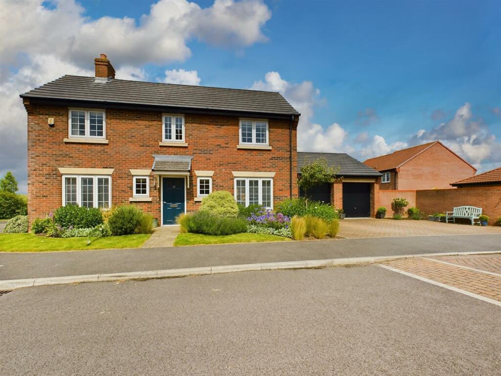 4 bedroom detached house for sale in Oak Tree Road, Stokesley