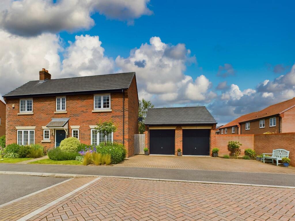4 bedroom detached house for sale in Oak Tree Road, Stokesley