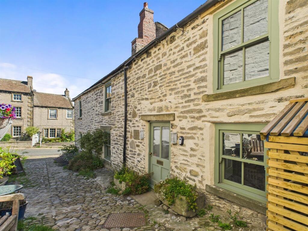 Main image of property: Castle Hill, Middleham, Leyburn