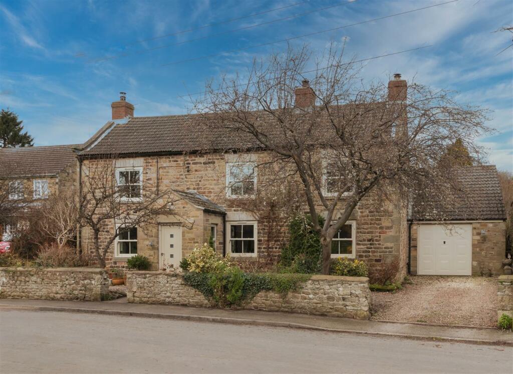 4 bedroom detached house for sale in Leyburn Road, Hunton, Bedale, DL8