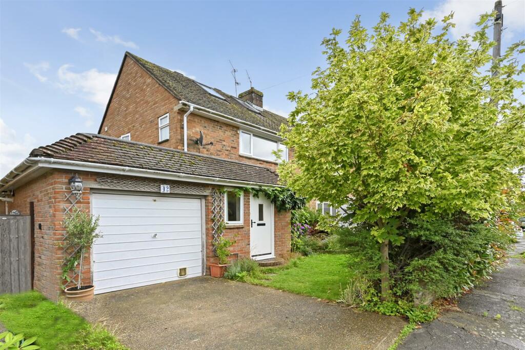 3 bedroom semidetached house for sale in Highview Road, Eastergate, PO20