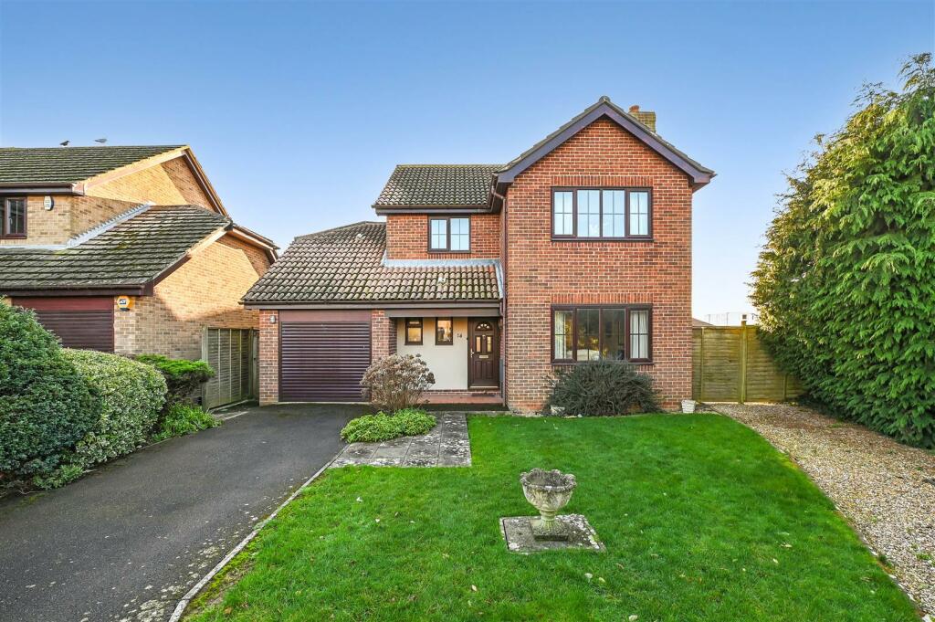 4 bedroom detached house for sale in The Millers, Yapton, BN18