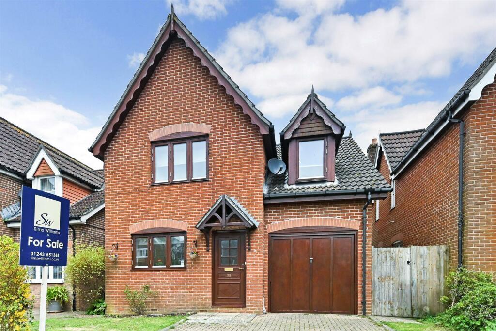 4 bedroom detached house for sale in Oak Tree Lane, Woodgate, PO20
