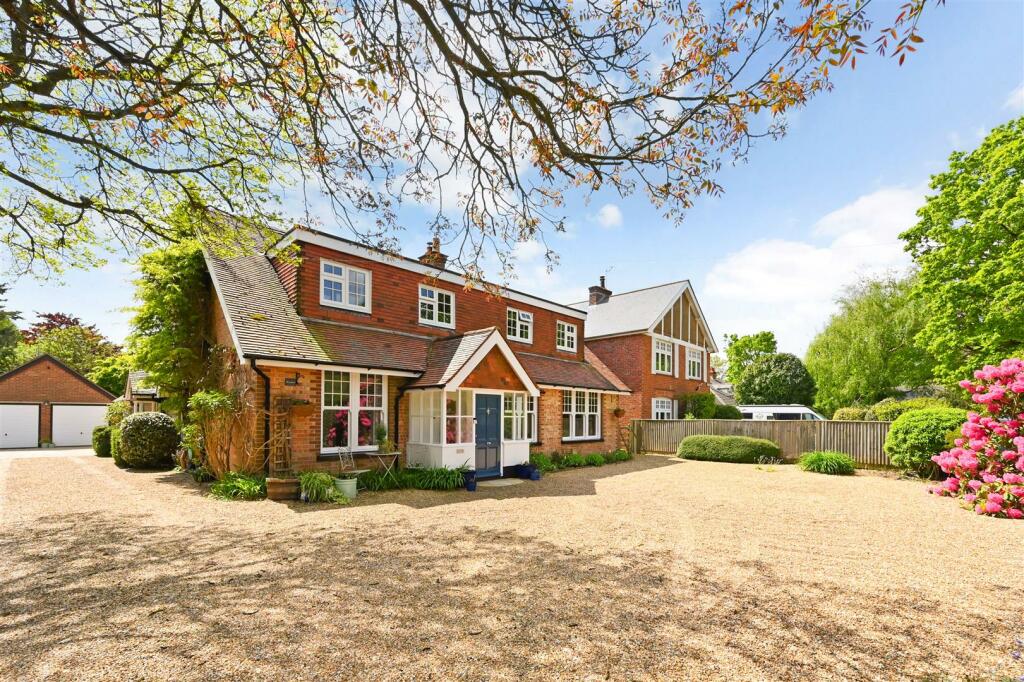 5 bedroom detached house for sale in Level Mare Lane, Eastergate, PO20