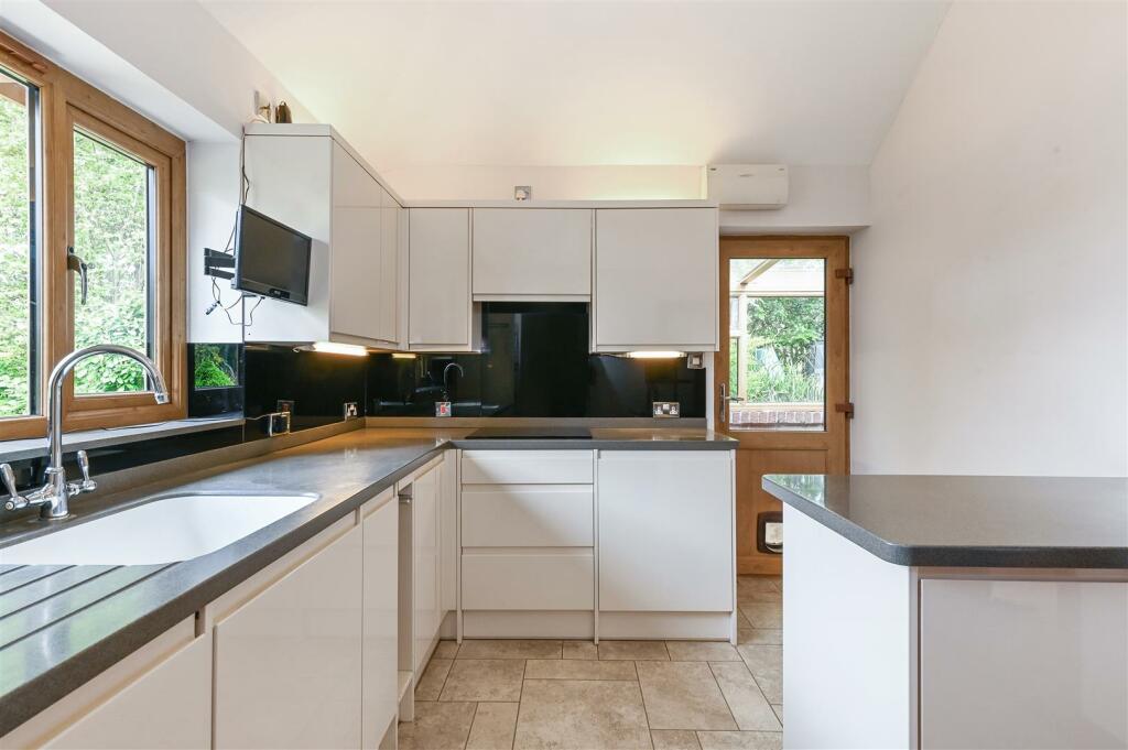 Additional property image - Brittens Lane, Fontwell