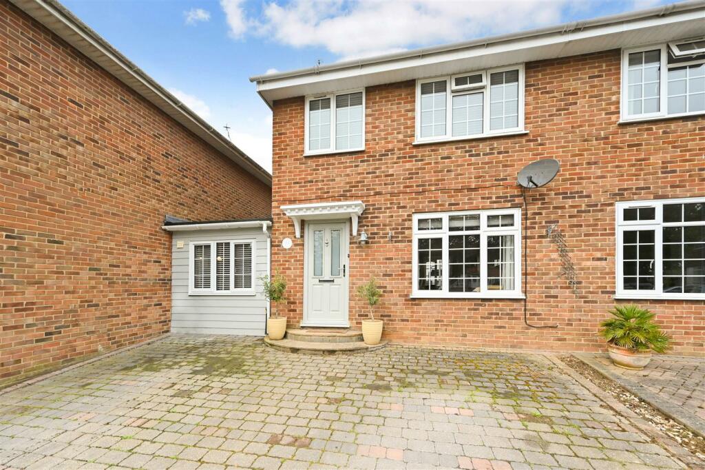 3 bedroom house for sale in Downview Road, Yapton, BN18