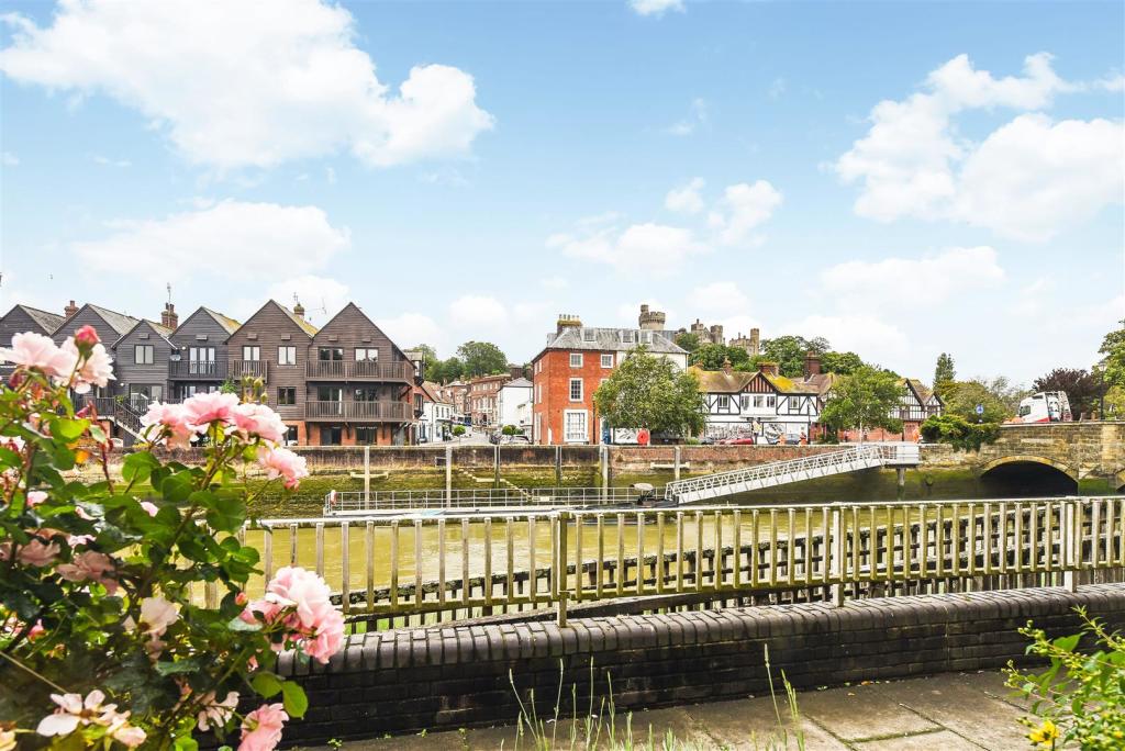 1 bedroom retirement property for sale in Queen Street, Arundel, BN18