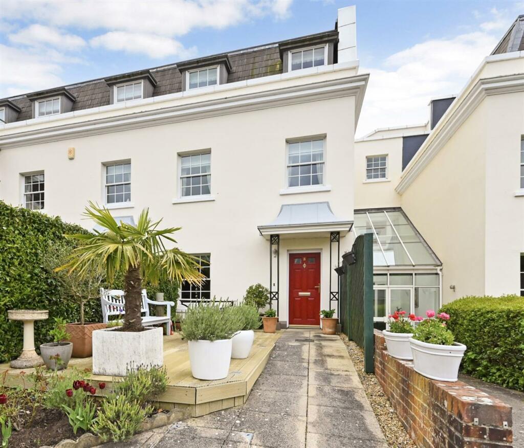 3 bedroom terraced house for sale in Tortington Manor, Ford Road