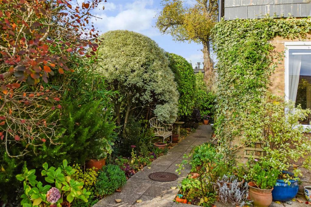 Additional property image - Tower House Gardens, Arundel