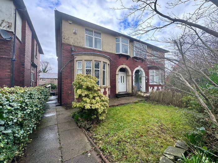 Main image of property: 636 Chorley Old Road, Bolton, BL1 6BH
