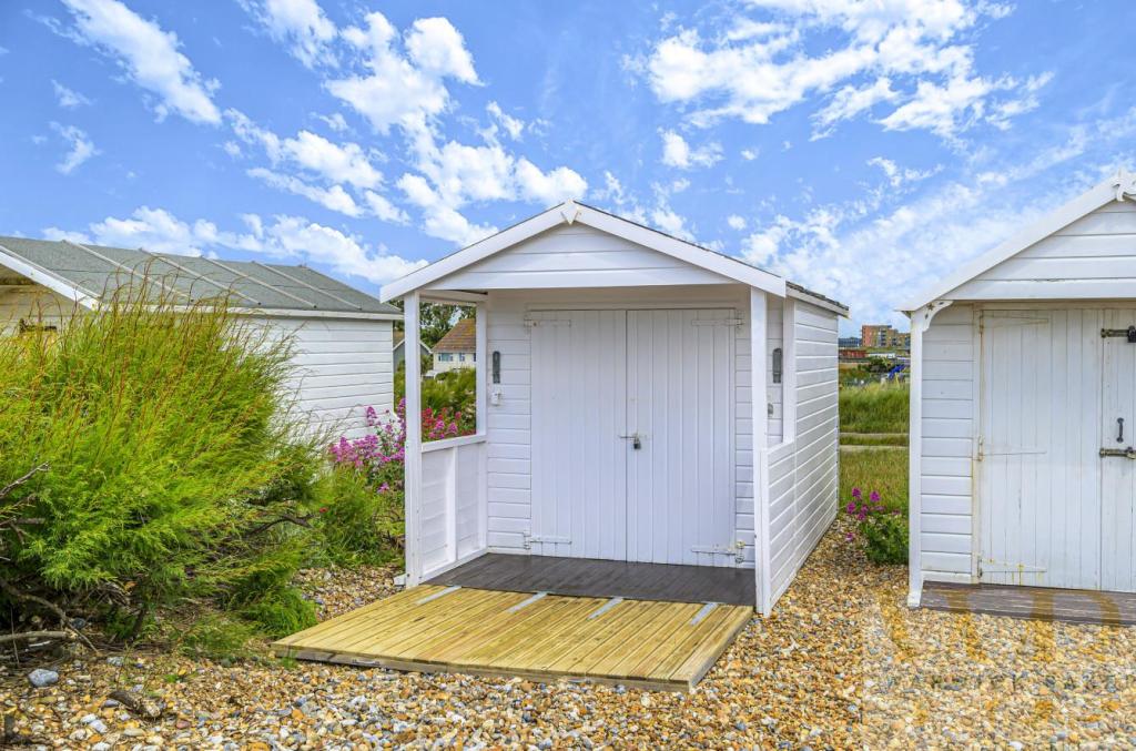Chalet for sale in Beach Green, ShorehamBySea, BN43