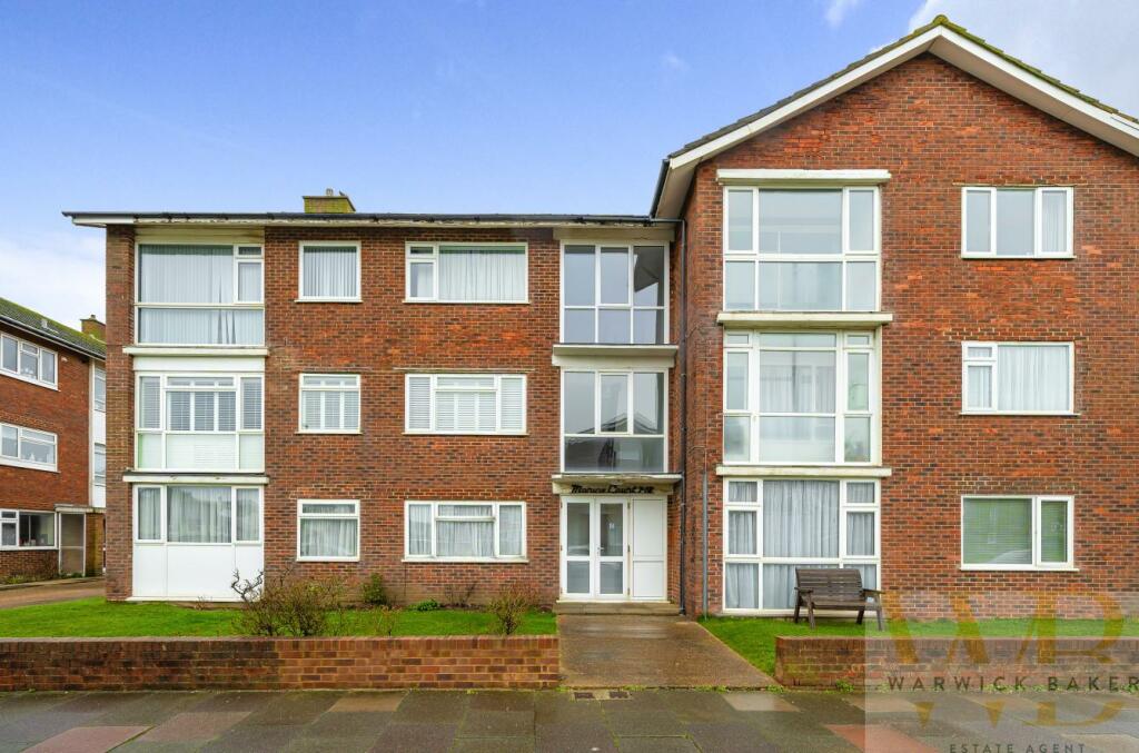 2 bedroom flat for sale in Beach Green, ShorehamBySea, BN43
