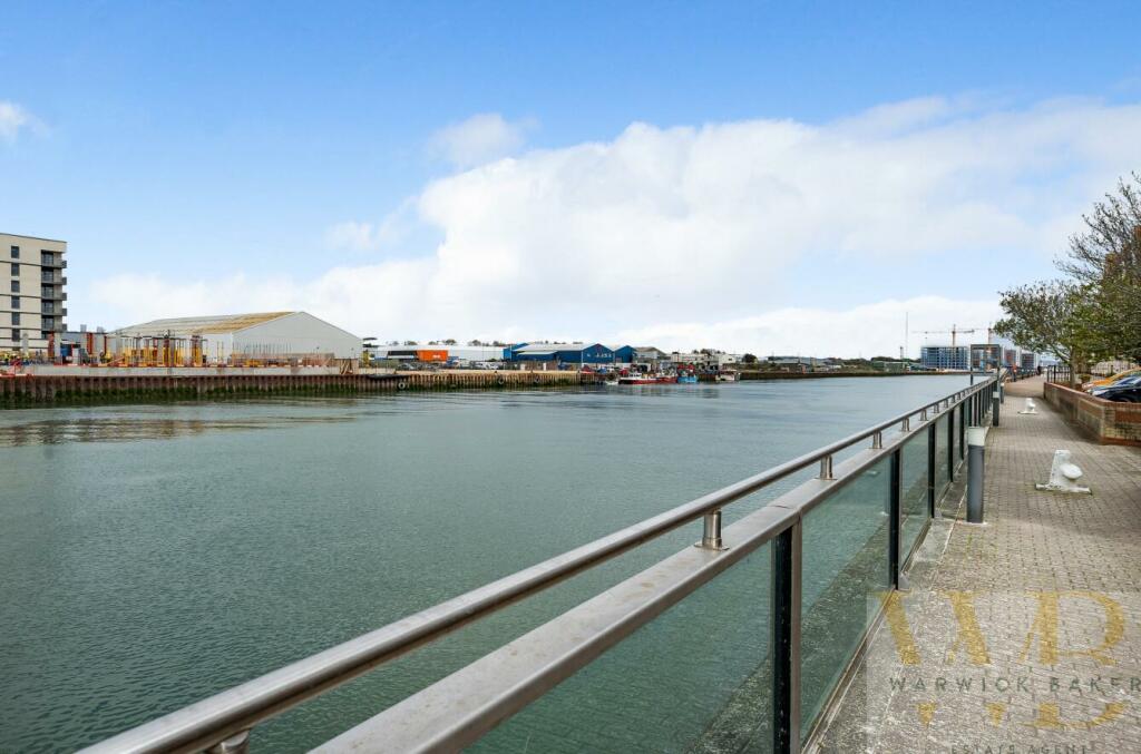 2 bedroom flat for sale in Emerald Quay, ShorehamBySea, BN43