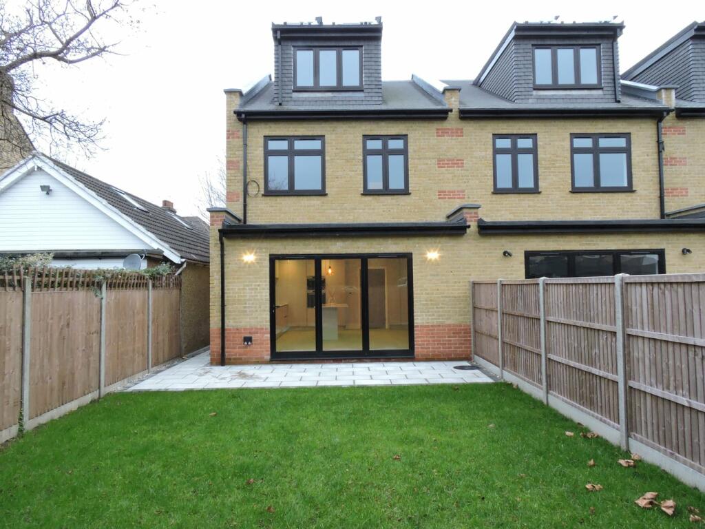 4 bedroom end of terrace house for sale in Bagshot Road, Bush Hill Park