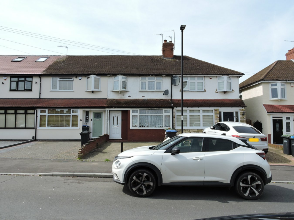 3 bedroom terraced house for sale in Goodwood Avenue, Enfield, EN3