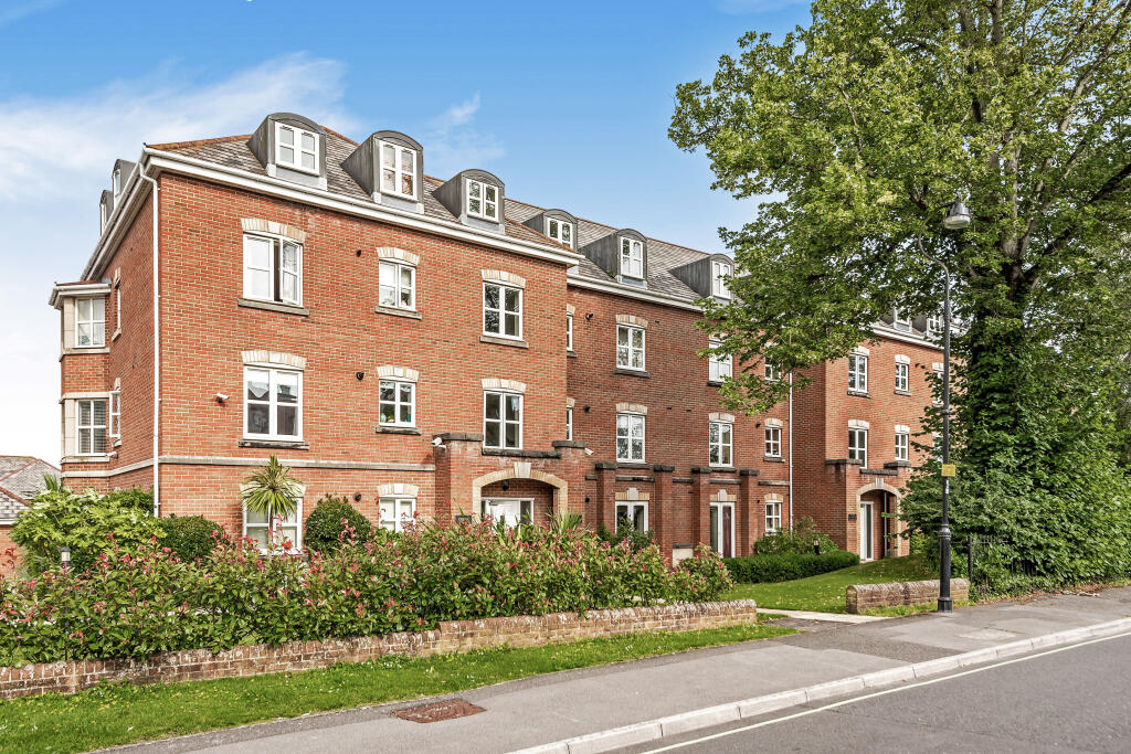 Main image of property: Hillcroft Close, Lymington, SO41