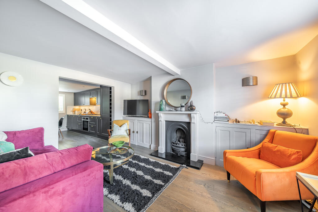 Main image of property: Southampton Road, Lymington, SO41