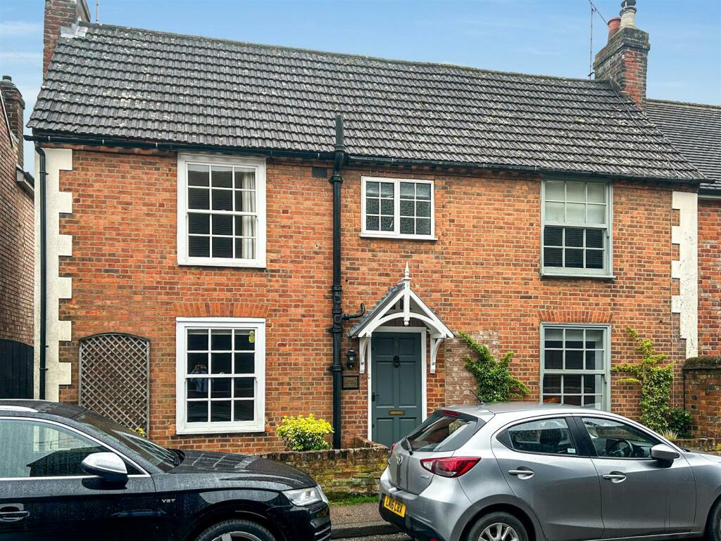 2 bedroom semidetached house for sale in St. Albans Road, Codicote