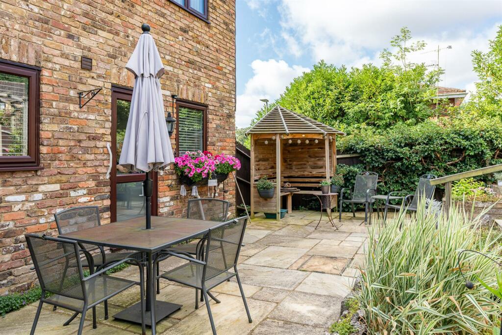 Additional property image - Birch Grove, Welwyn