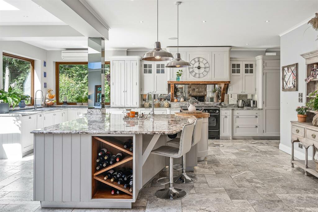 Additional property image - Queen Hoo Lane, Tewin, Welwyn