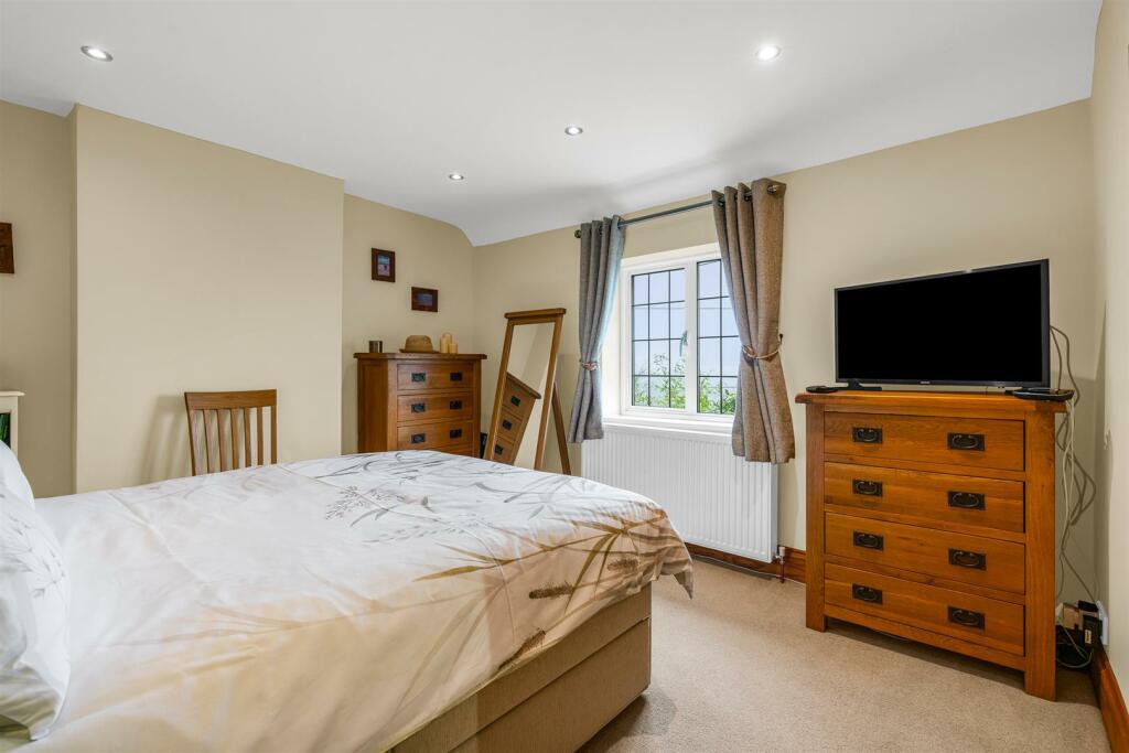 Additional property image - Tewin Hill, Tewin, Welwyn