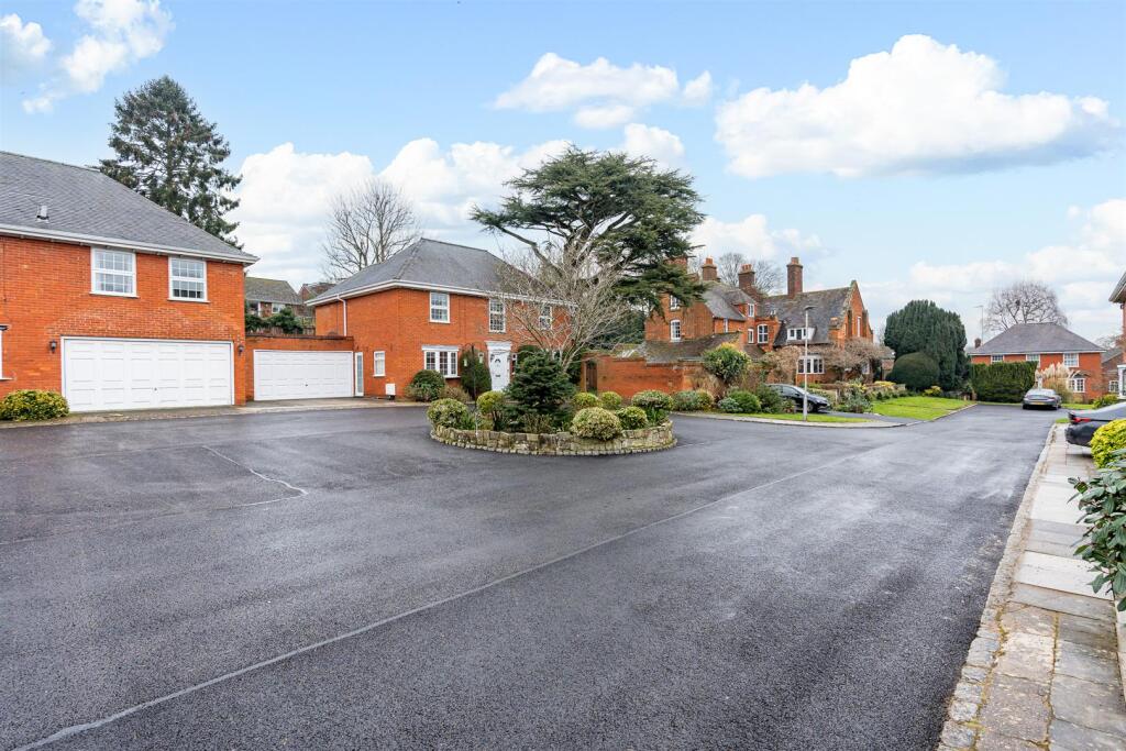Additional property image - New Place, Welwyn