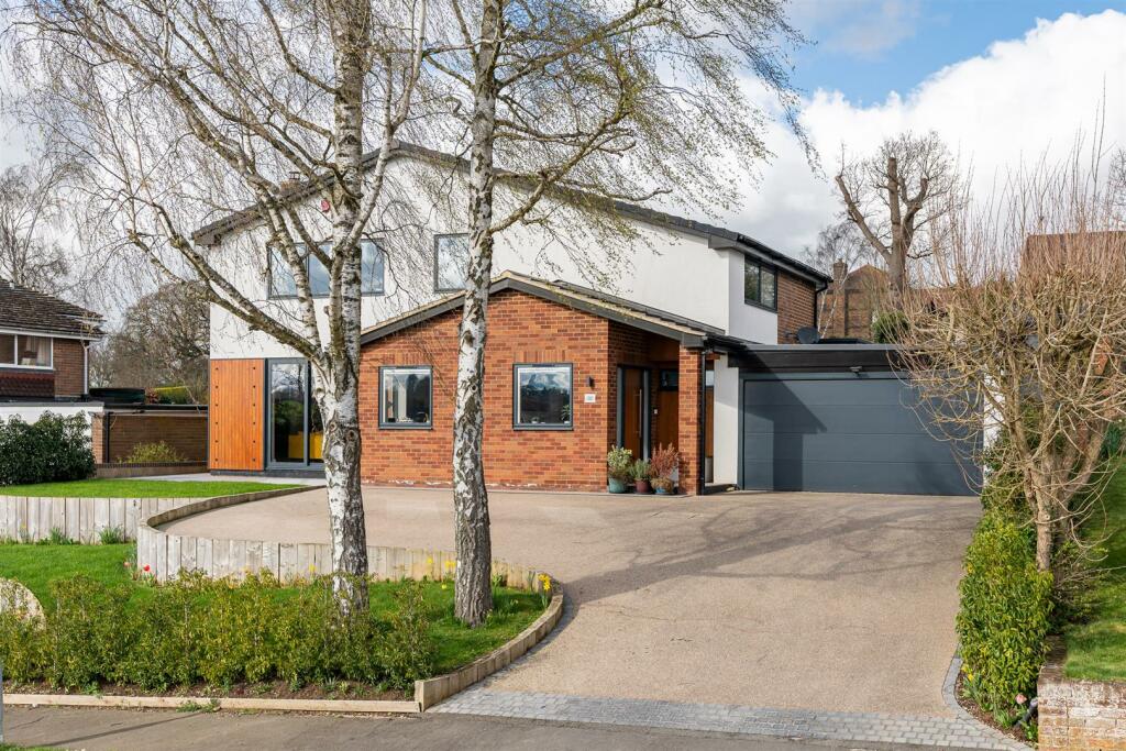 5 bedroom detached house for sale in Carleton Rise, Welwyn, AL6