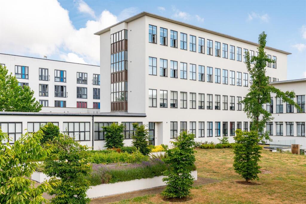 Main image of property: Broadwater Road, Welwyn Garden City