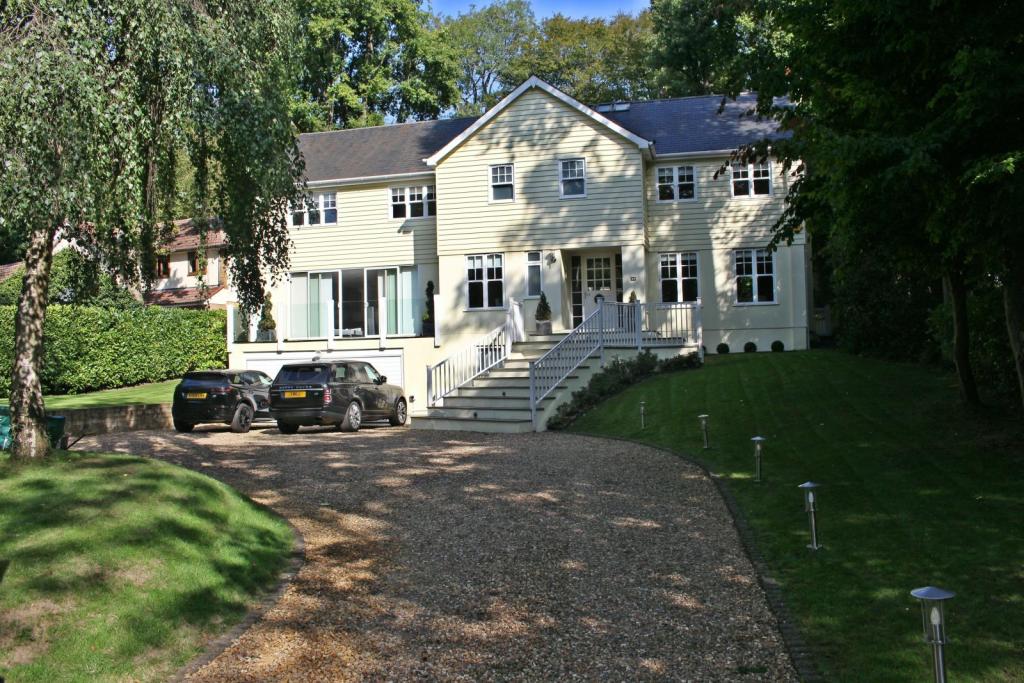 5 bedroom detached house for sale in Firs Walk Tewin, Welwyn