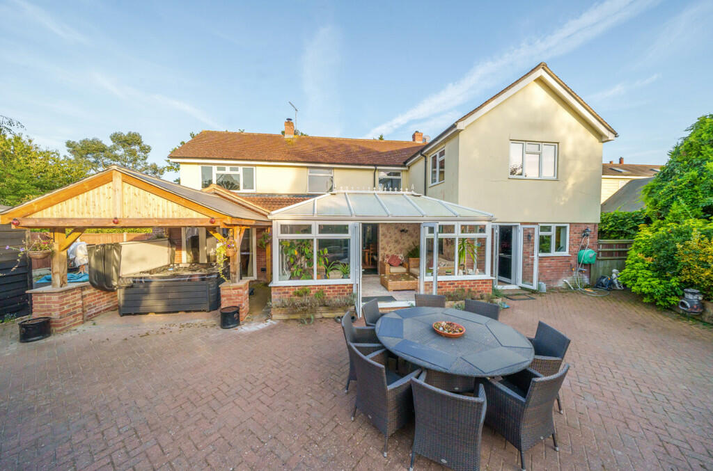 6 bedroom detached house for sale in Straight Road, Boxted, Colchester, CO4