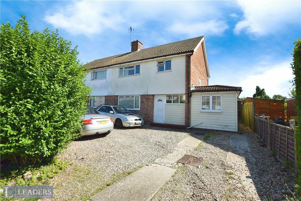 4 bedroom semidetached house for sale in Bromley Road, Colchester